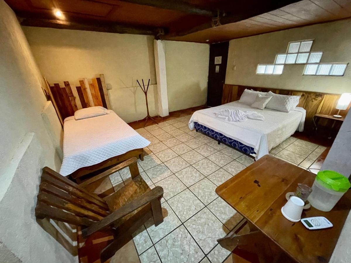 Johnnys Place Hotel Monterrico Exterior foto