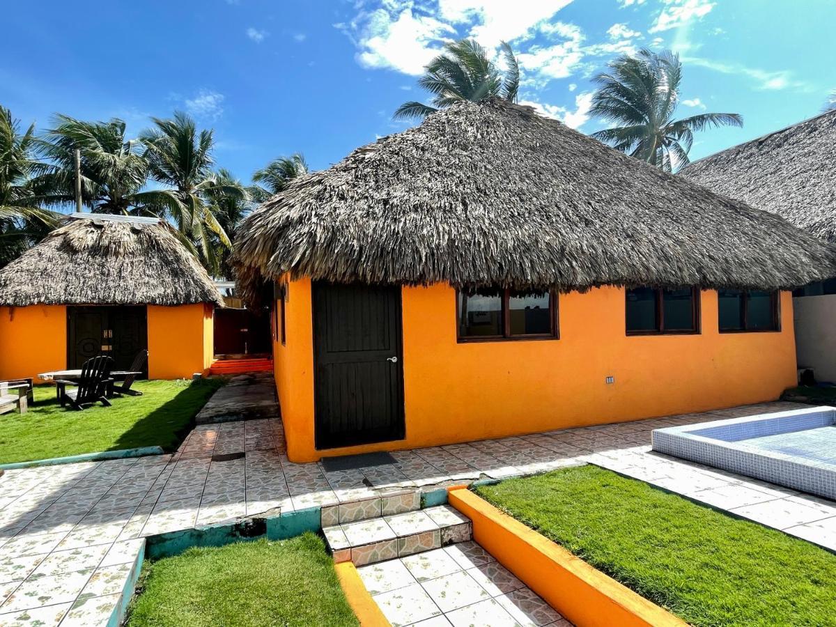 Johnnys Place Hotel Monterrico Exterior foto